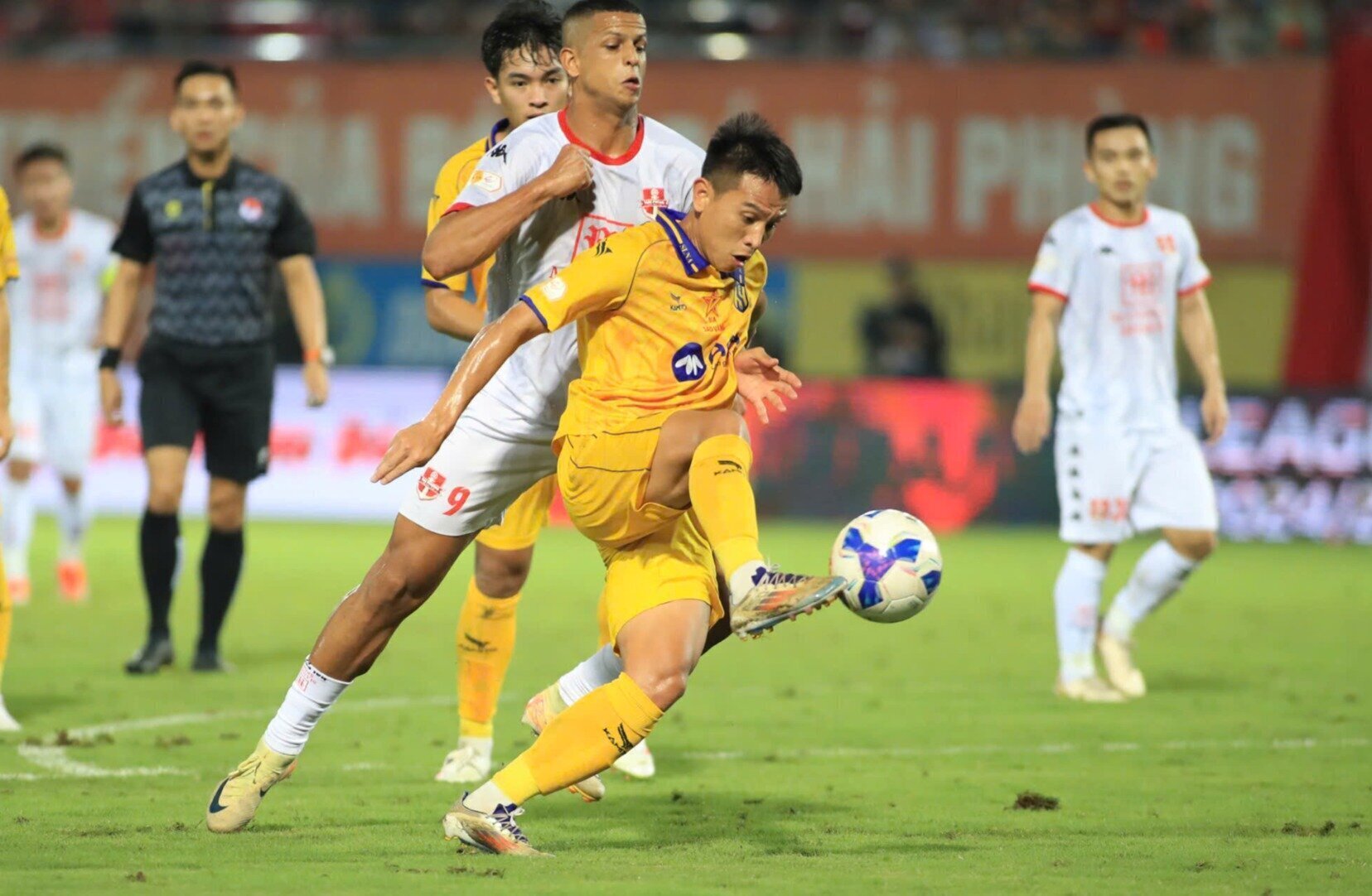 Sông Lam Nghệ Ân chia điểm với Hải Phòng trên sân Lạch Tray | Vòng 21 V.League 2024/25